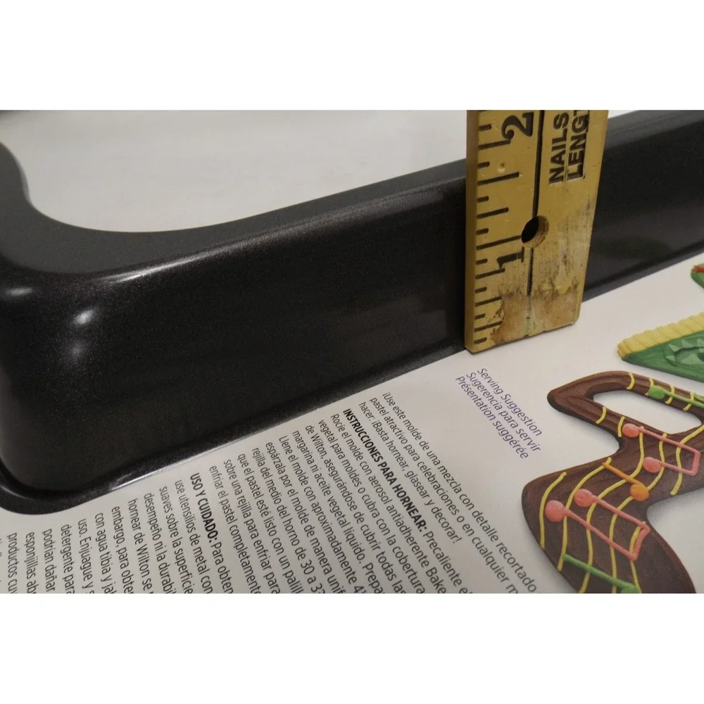 Wilton - Music Note Cake Pan - 13